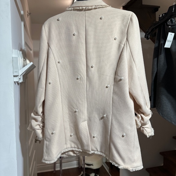 Blazer - Picture 2 of 3